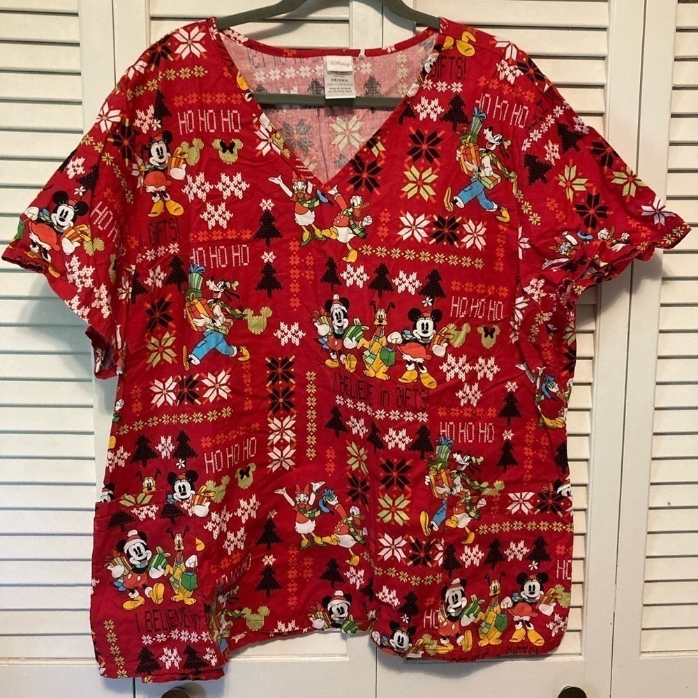 Disney Mickey Mouse And Friends Christmas Red Scrub Top Size 3X